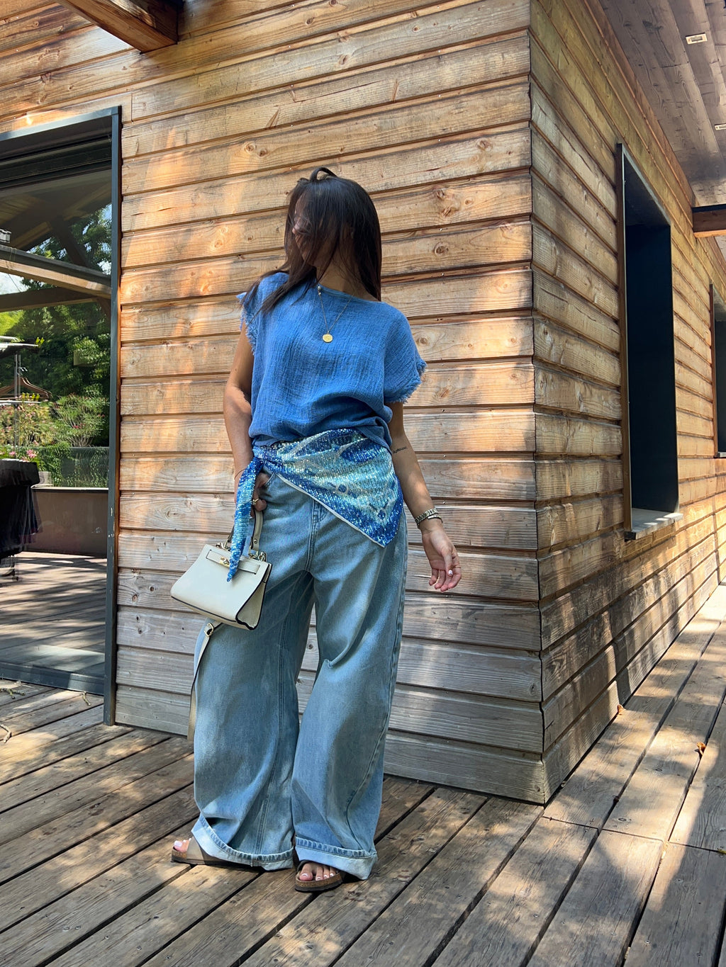 Top Sequins bleu look