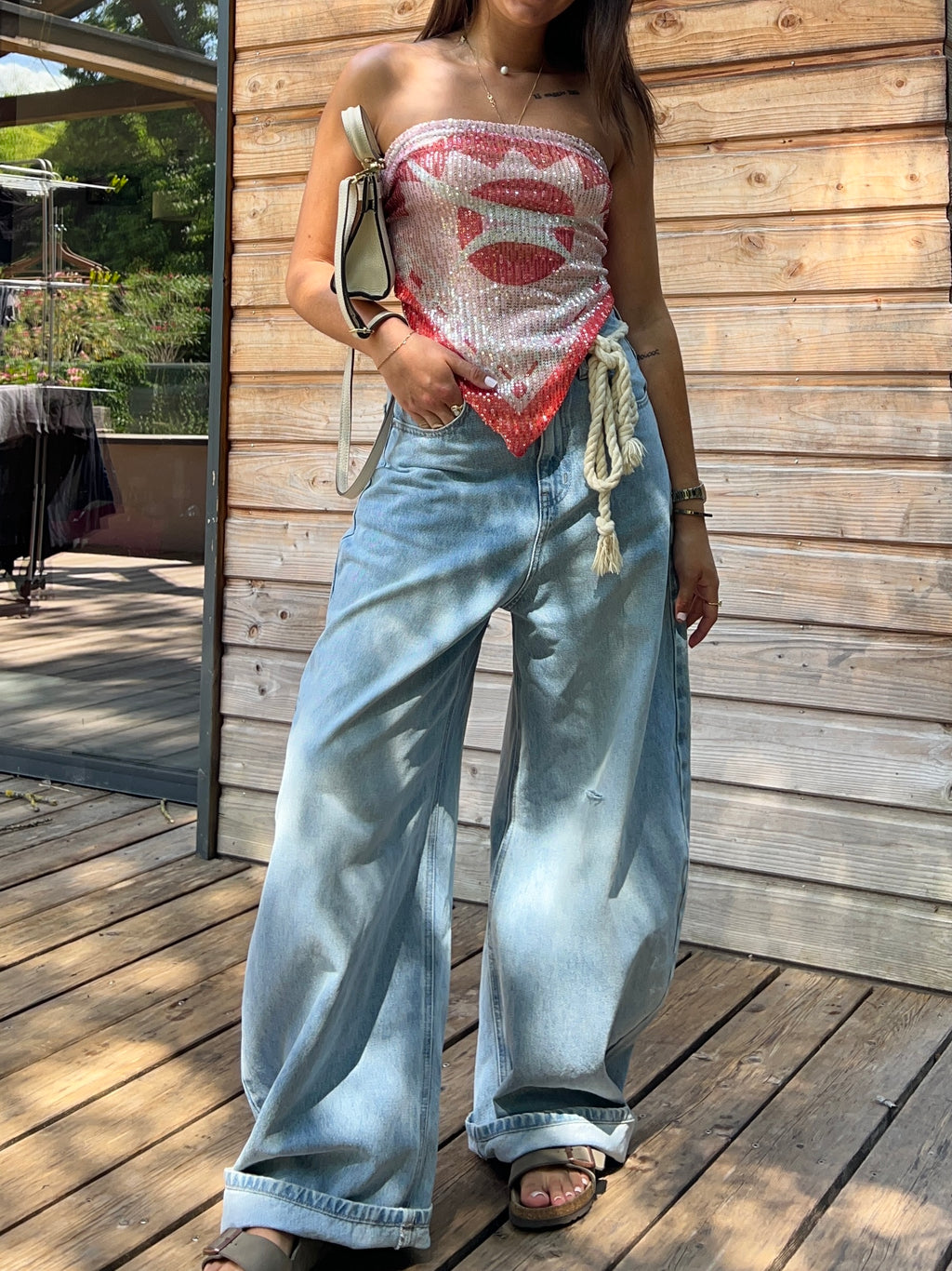 Top Sequins rose look